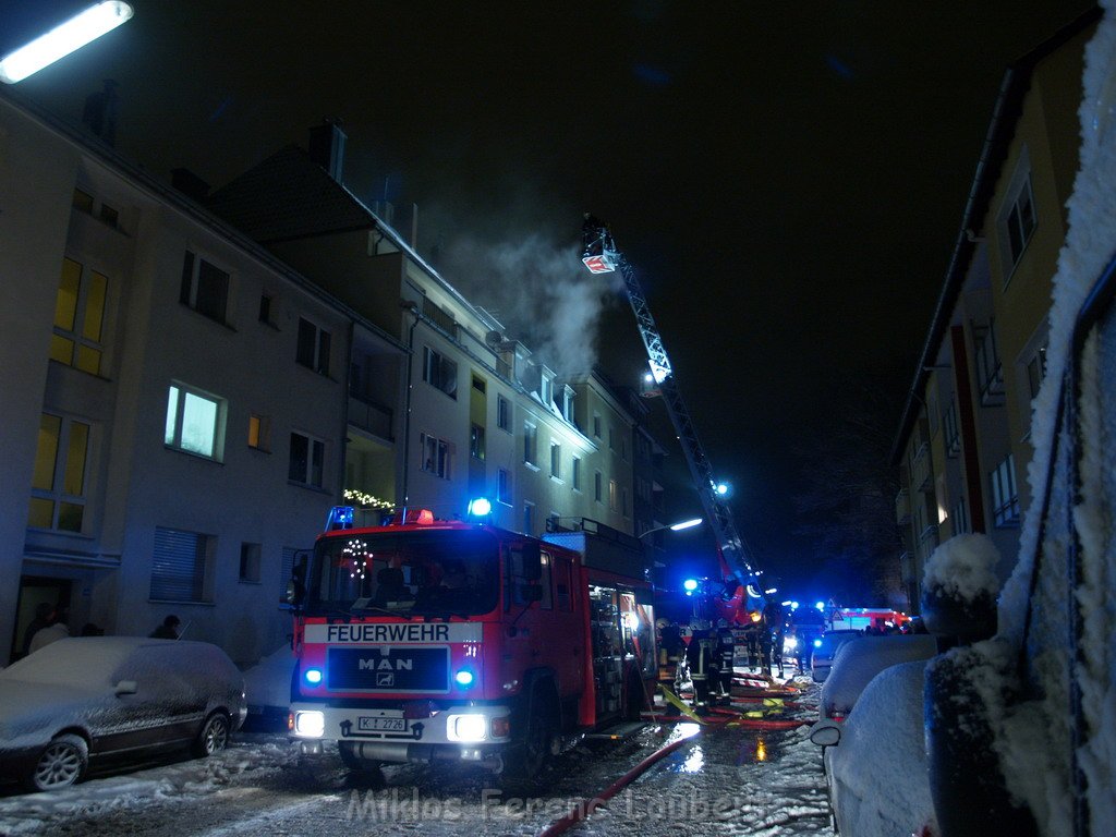 Feuer in Kueche Koeln Vingst Homarstr P561.JPG
